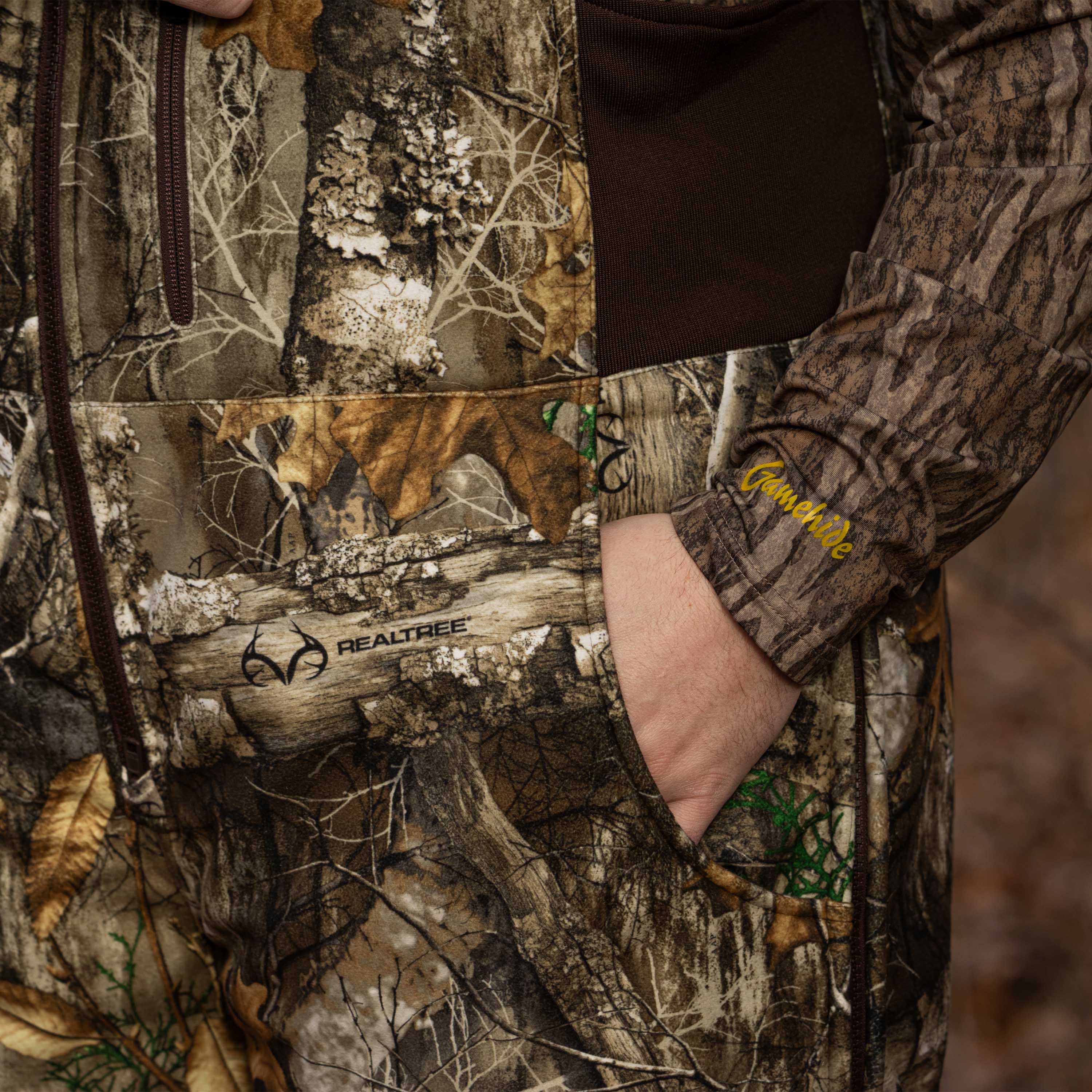 Load image into Gallery viewer, primaloft hunting bib front slash pocket
