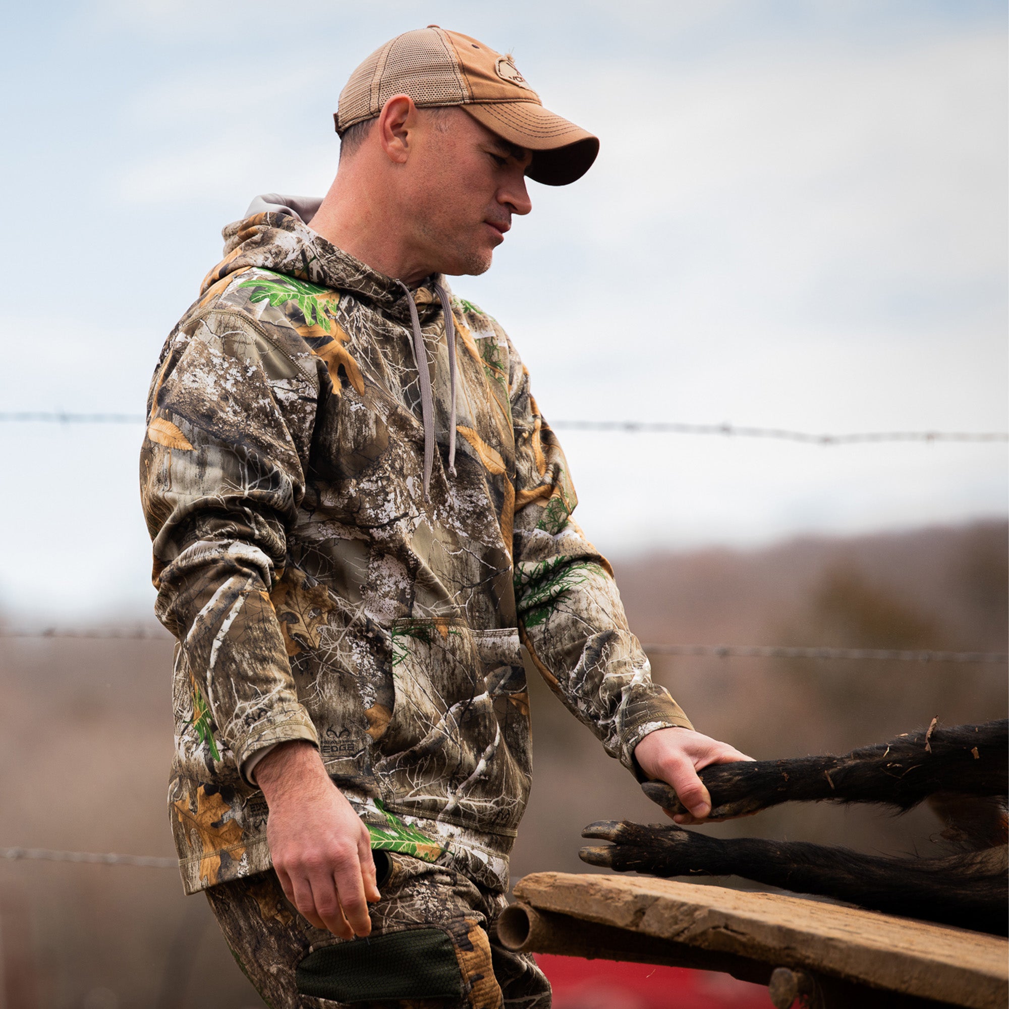 hunter wearing Snapcartshop top in realtree